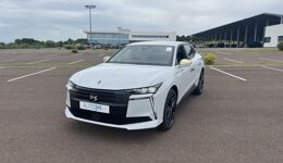 DS NUMERO 4 BLUE HDI 130 AUTOMATIQUE DS PERFORMANCE LINE