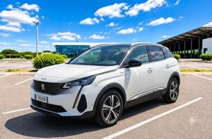 PEUGEOT 3008 GT HYBRID4 300 E-EAT8