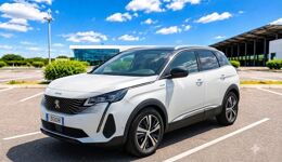 PEUGEOT 3008 GT HYBRID4 300 E-EAT8