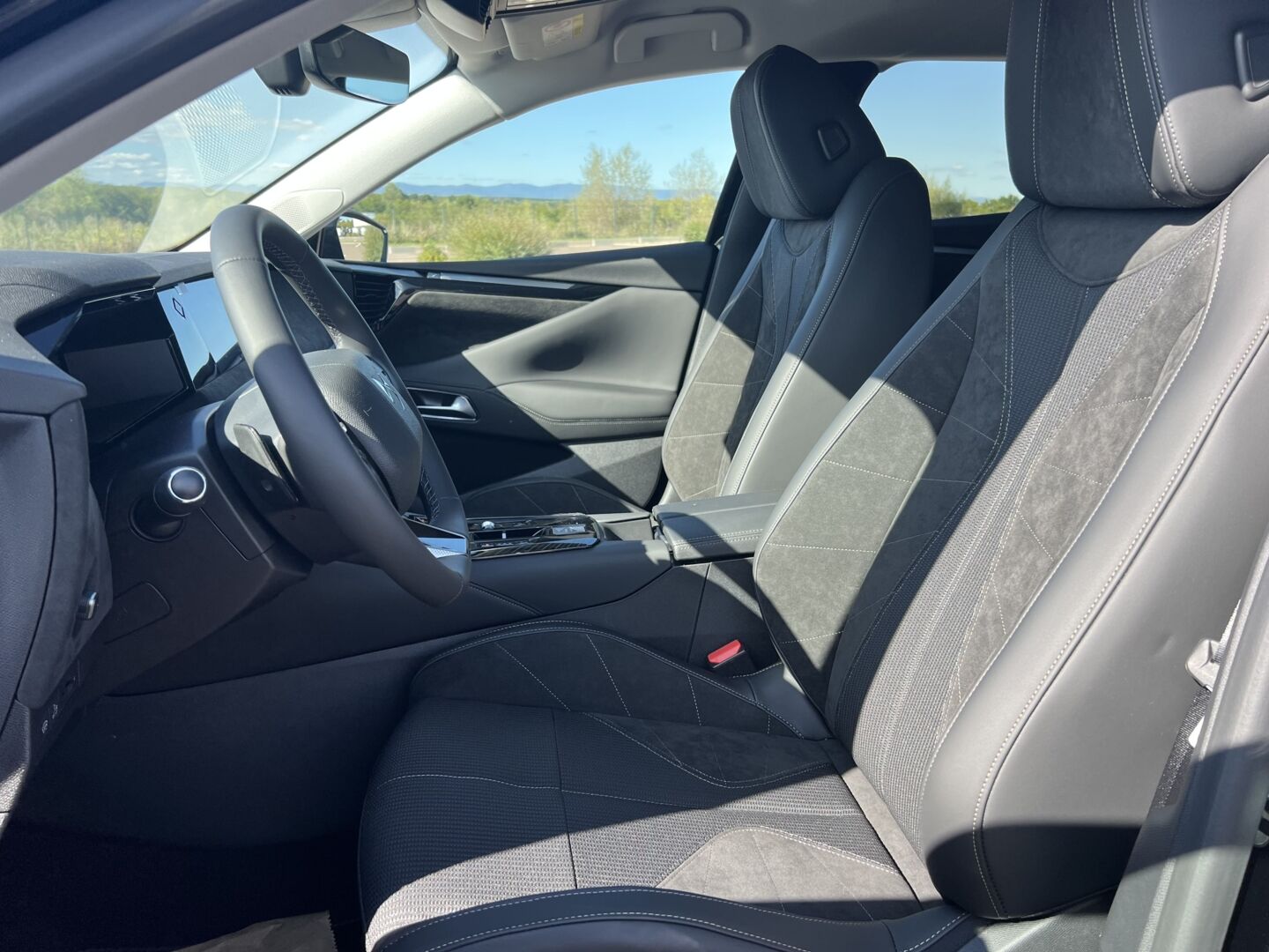 DS NUMERO 4 BLUE HDI 130 AUTOMATIQUE ETOILE ALCANTARA — photo 5