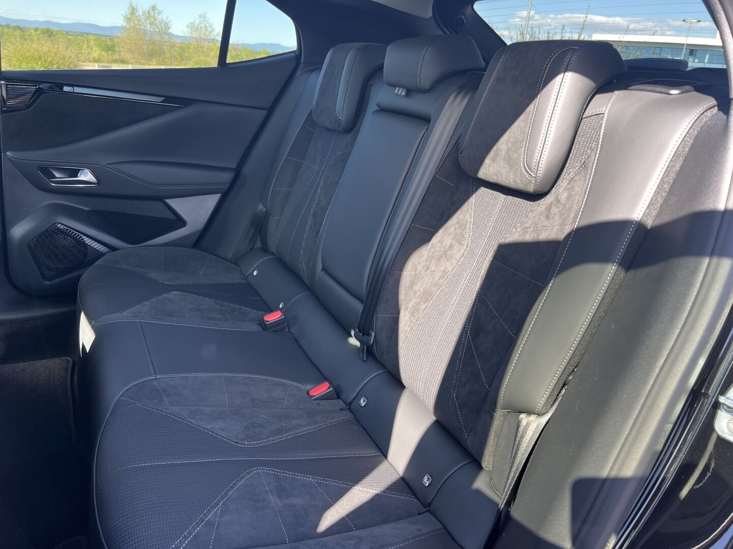 DS NUMERO 4 BLUE HDI 130 AUTOMATIQUE ETOILE ALCANTARA — photo 6