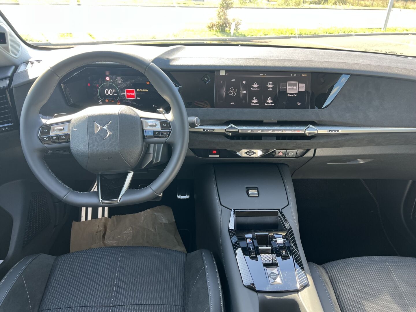 DS NUMERO 4 BLUE HDI 130 AUTOMATIQUE ETOILE ALCANTARA — photo 4