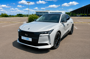 DS NUMERO 4 BLUE HDI 130 AUTOMATIQUE ETOILE ALCANTARA