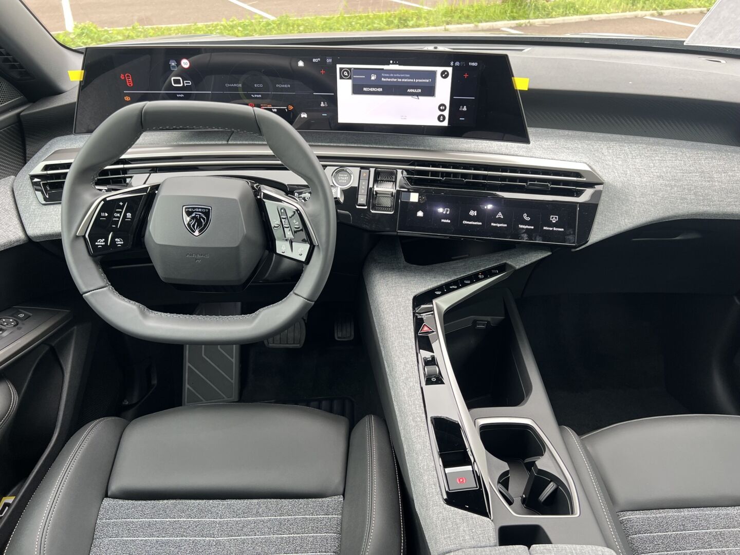 PEUGEOT 5008 HYBRID 145 E-DCS6 ALLURE — photo 4