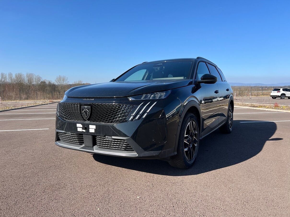 PEUGEOT 5008 HYBRID 145 E-DCS6 ALLURE