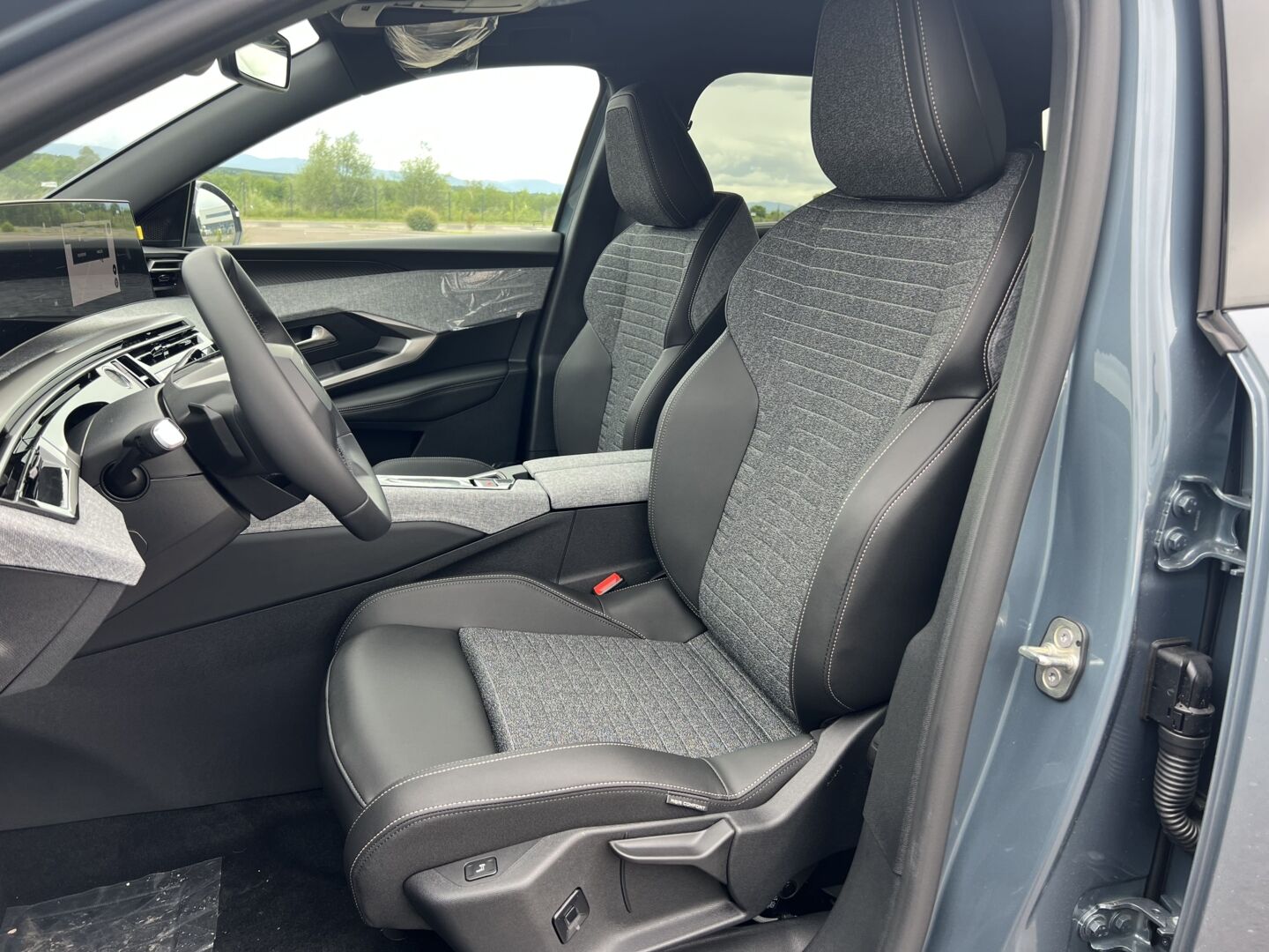 PEUGEOT 5008 HYBRID 145 E-DCS6 ALLURE — photo 4