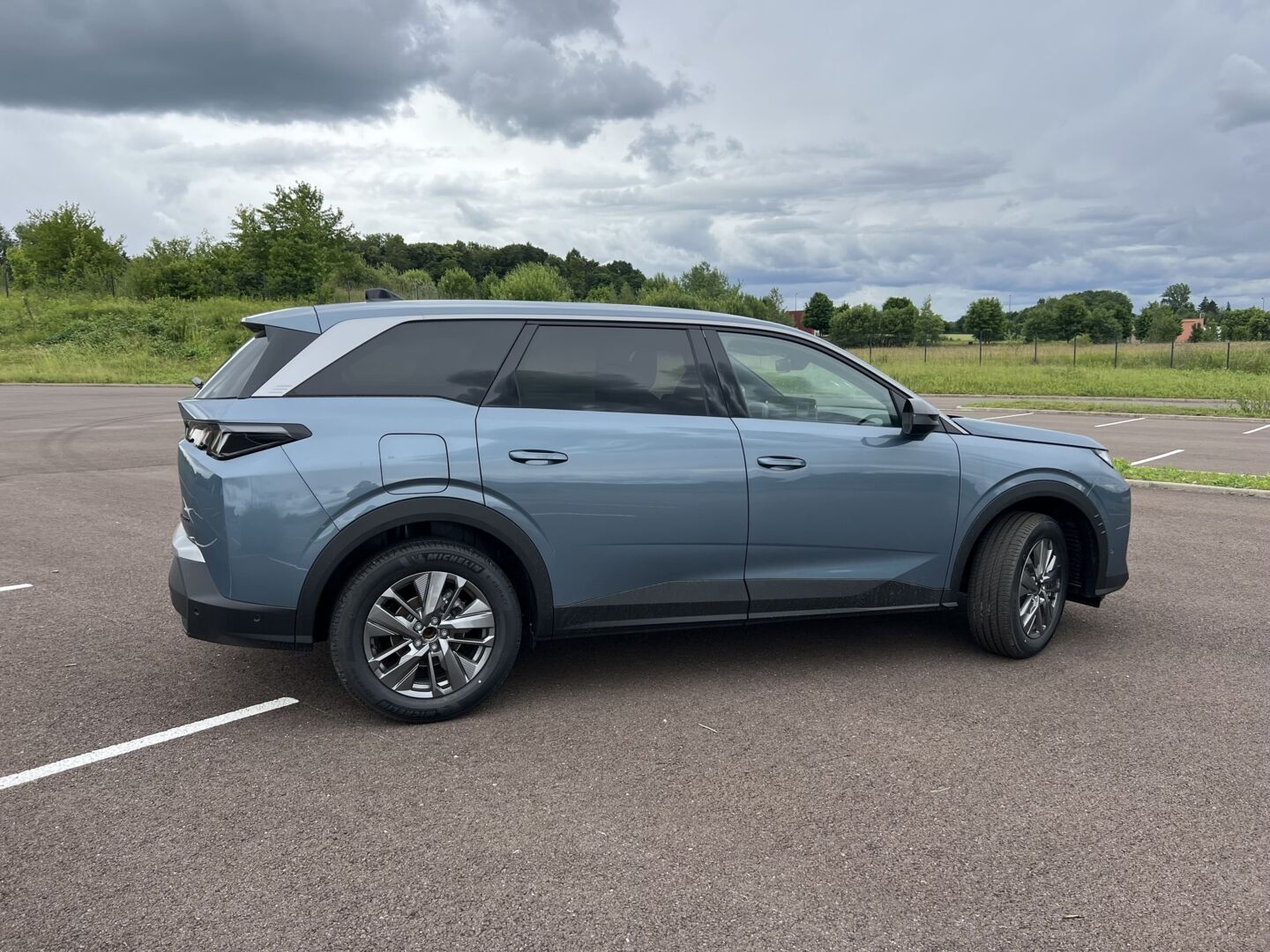 PEUGEOT 5008 HYBRID 145 E-DCS6 ALLURE — photo 2