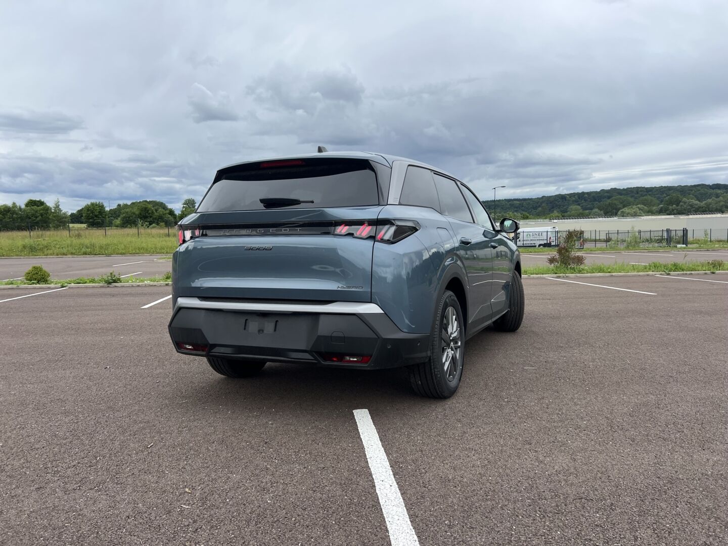 PEUGEOT 5008 HYBRID 145 E-DCS6 ALLURE — photo 3