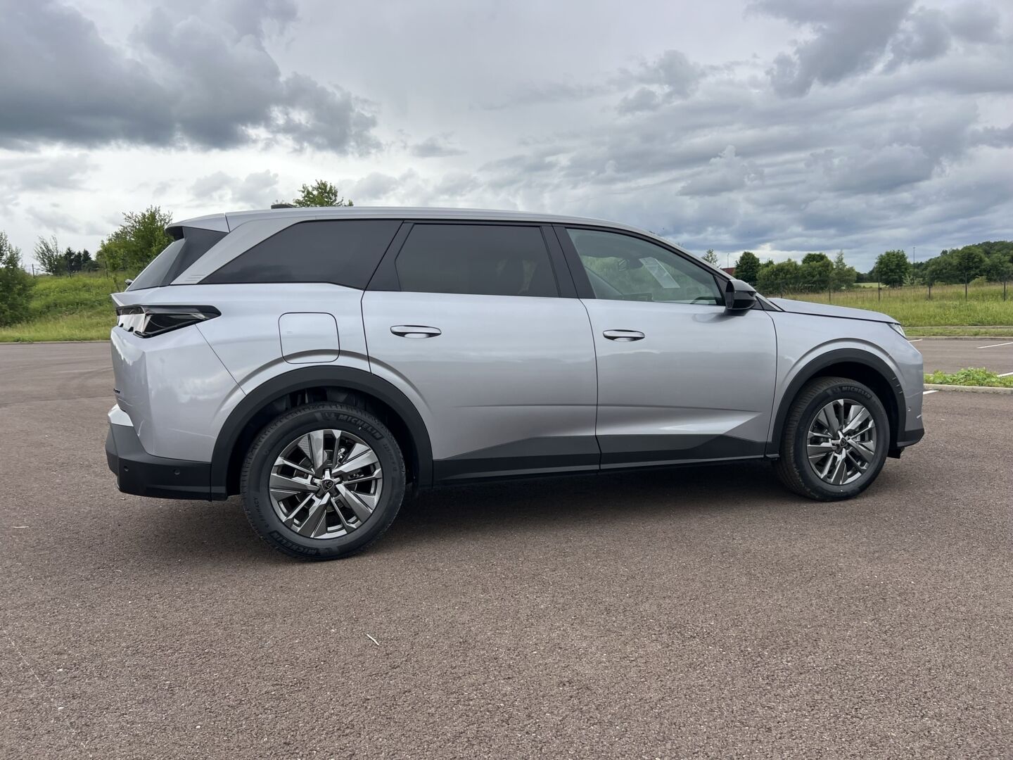 PEUGEOT 5008 HYBRID 145 E-DCS6 ALLURE — photo 3
