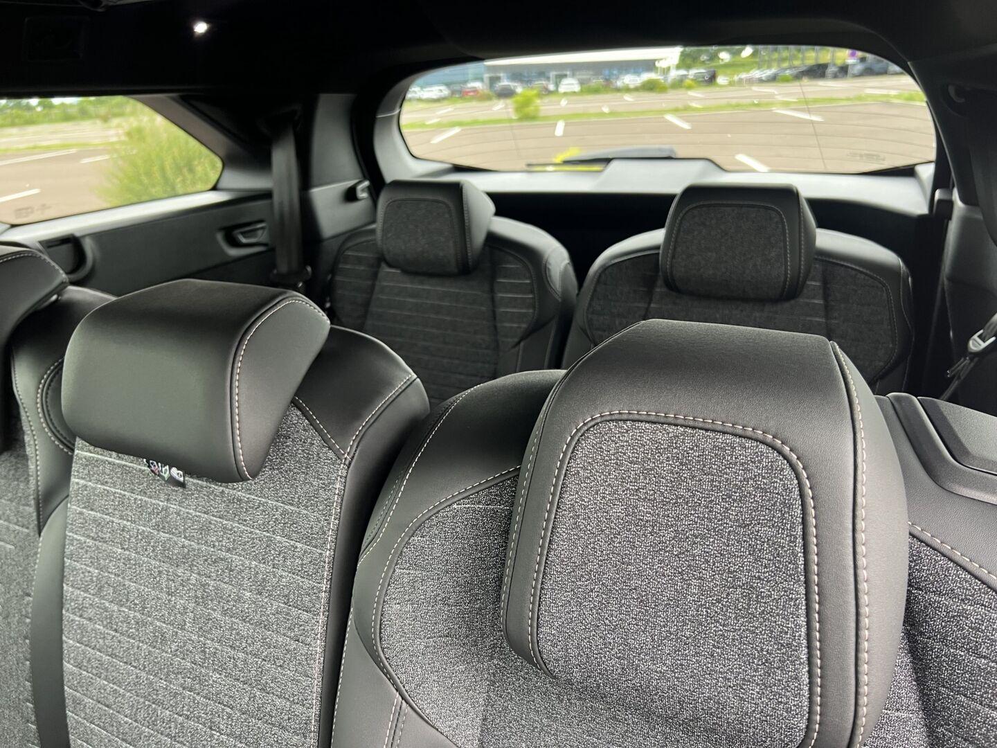 PEUGEOT 5008 HYBRID 145 E-DCS6 ALLURE — photo 8