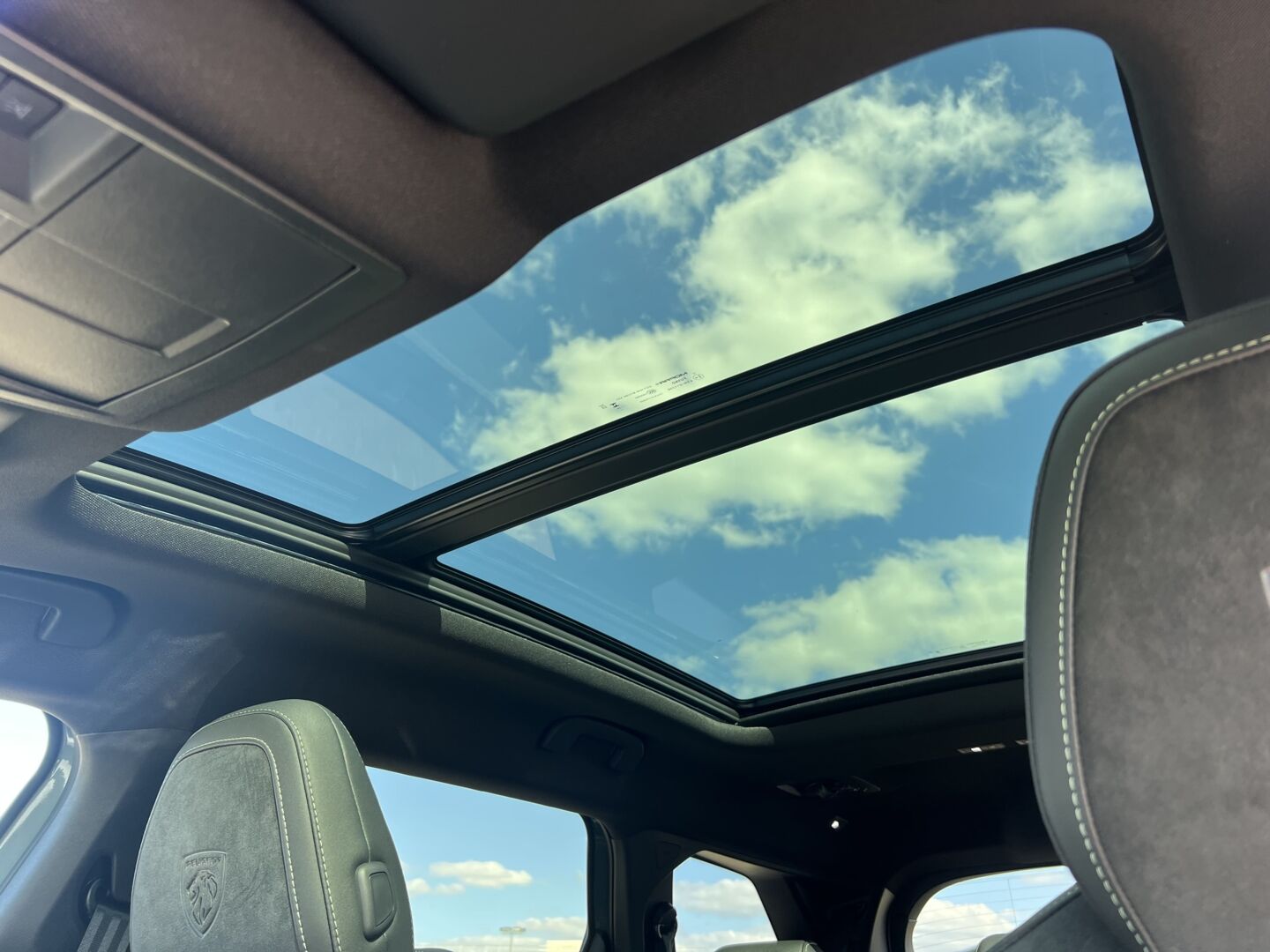 PEUGEOT 5008 HYBRID 145 E-DCS6 GT EXCLUSIVE — photo 5