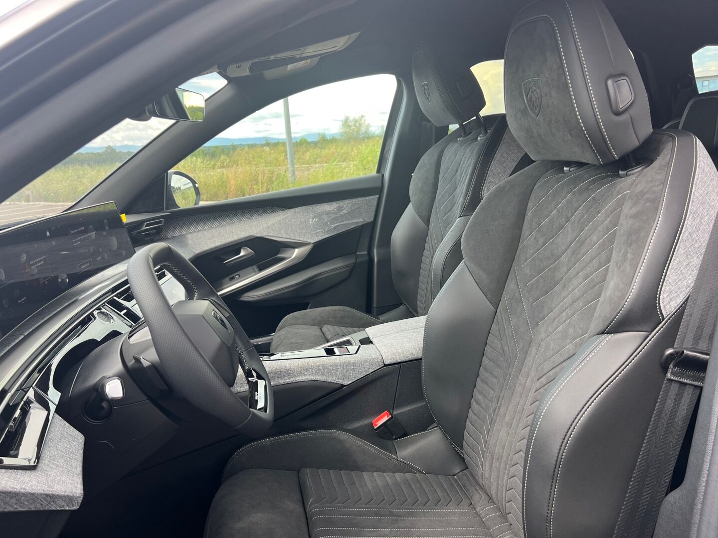 PEUGEOT 5008 HYBRID 145 E-DCS6 GT EXCLUSIVE — photo 3