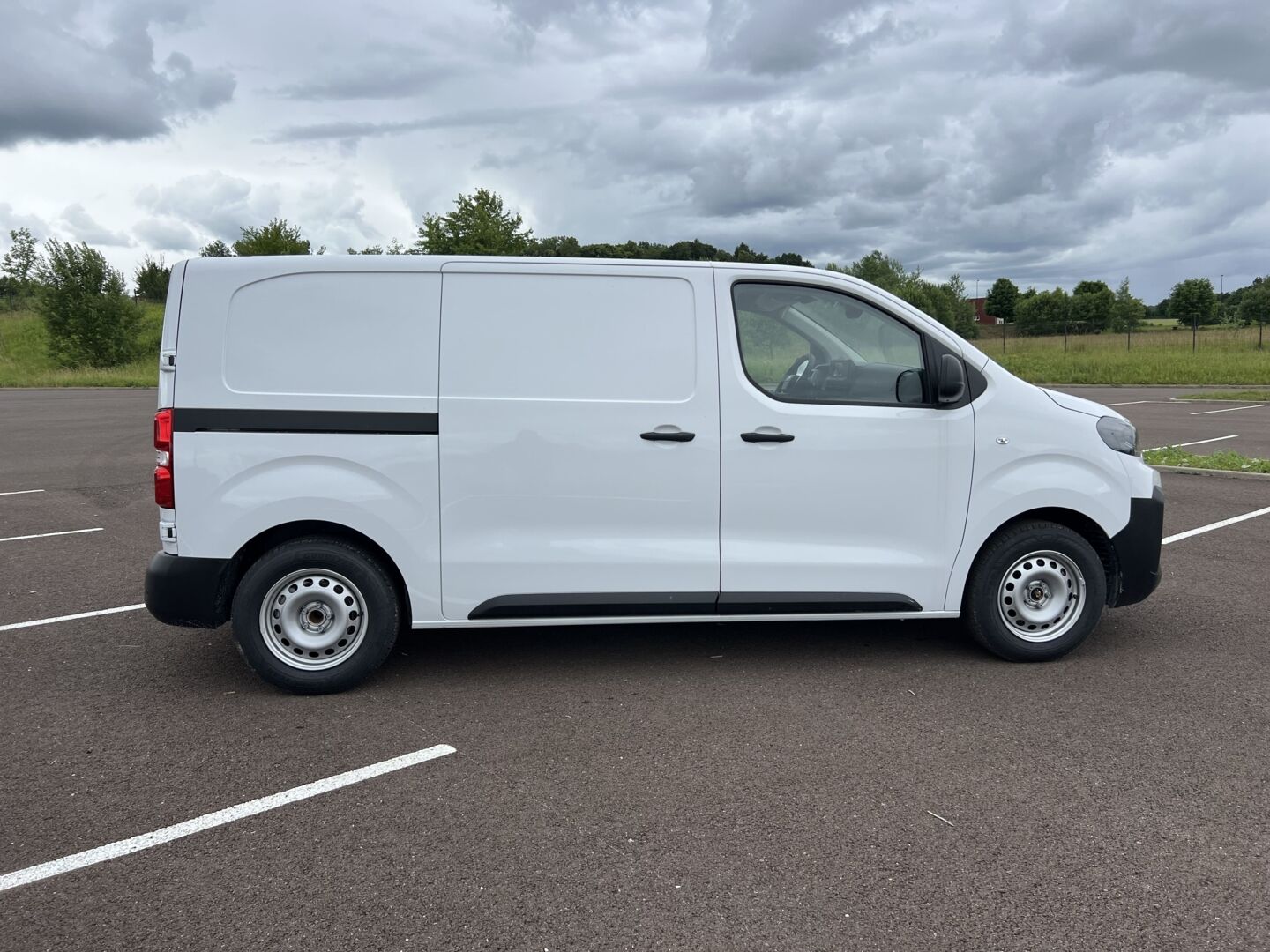 CITROEN JUMPY FG TOLE 1.5 BLUE HDI 120 S/S BVM6 TAILLE M — photo 2