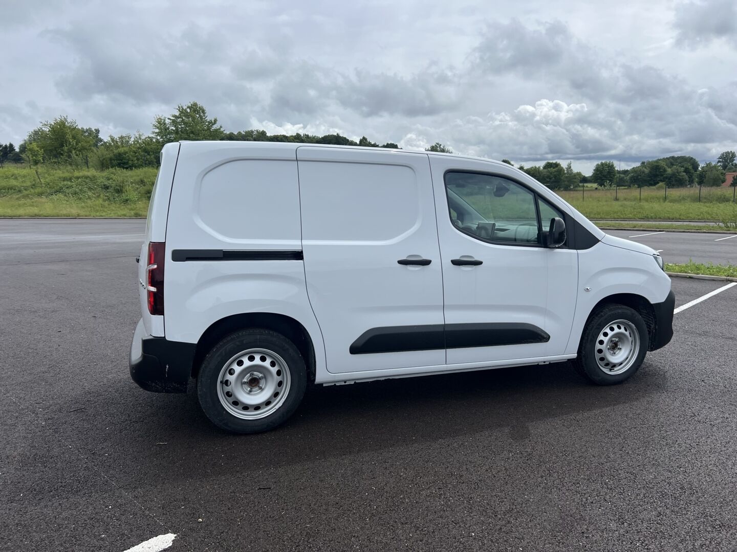 CITROEN BERLINGO VAN FG 650KG BLUE HDI 130 S/S EAT8 TAILLE M CHARGE UTILE STANDARD — photo 2