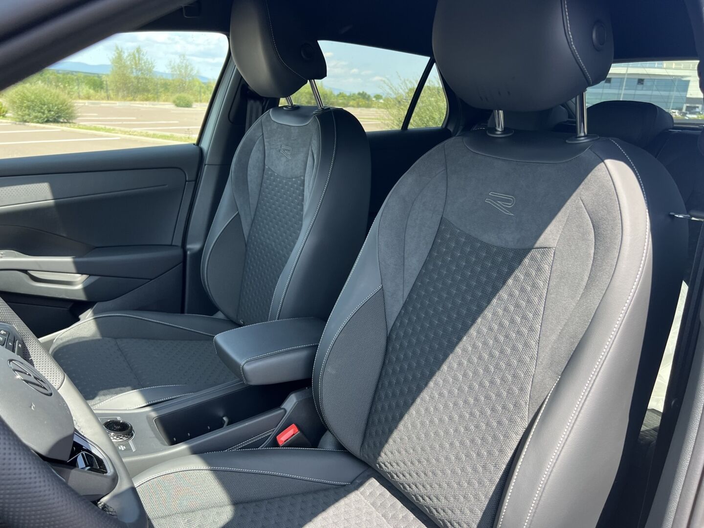VOLKSWAGEN NOUVEAU T-ROC 1.5 ETSI HYBRID EVO 150 DSG7 R-LINE — photo 8