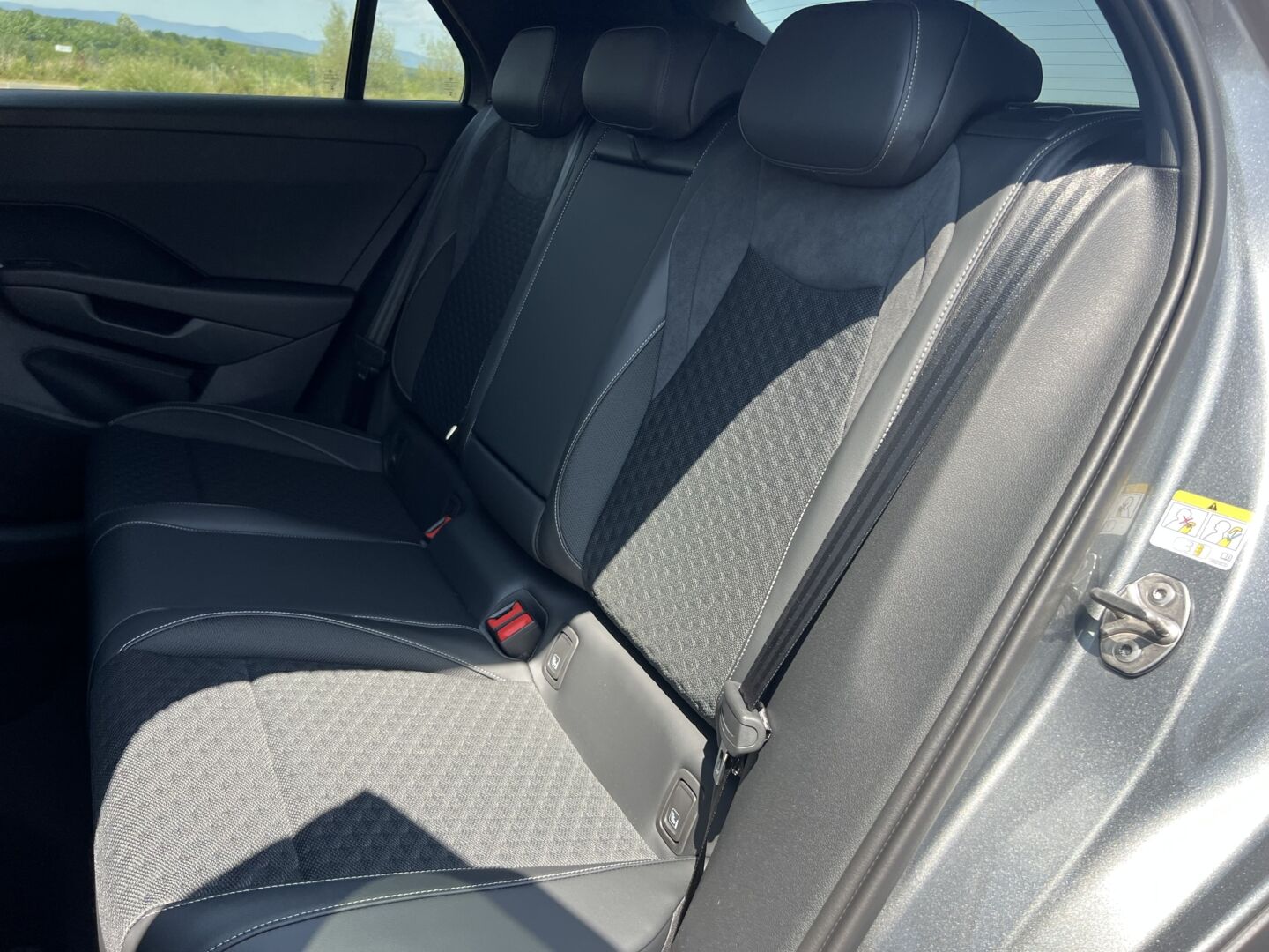 VOLKSWAGEN NOUVEAU T-ROC 1.5 ETSI HYBRID EVO 150 DSG7 R-LINE — photo 9