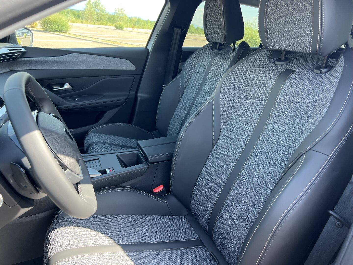PEUGEOT NOUVELLE 308 HYBRIDE 145 E-DCS6 ALLURE — photo 6