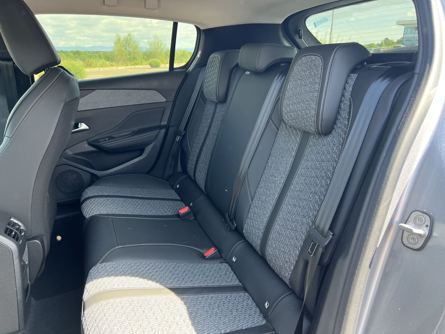 PEUGEOT NOUVELLE 308 HYBRIDE 145 E-DCS6 ALLURE — photo 4