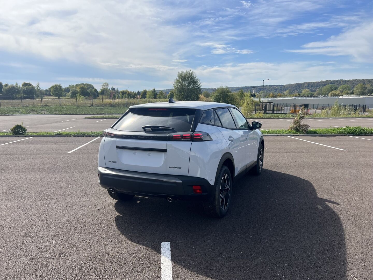 PEUGEOT 2008 1.2 HYBRID 145 E-DCS6 ALLURE — photo 2