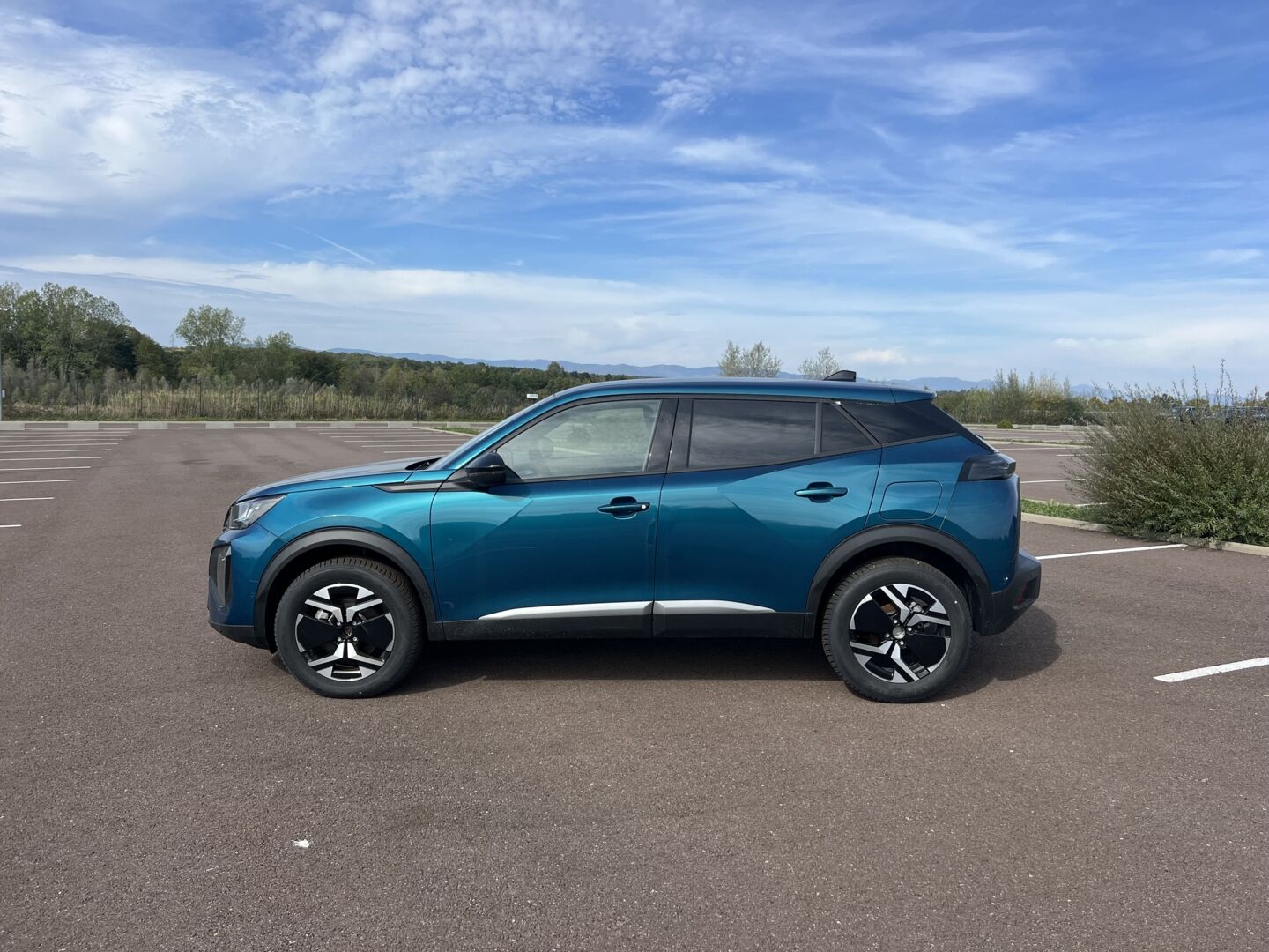 PEUGEOT 2008 1.2 HYBRID 145 E-DCS6 ALLURE — photo 2