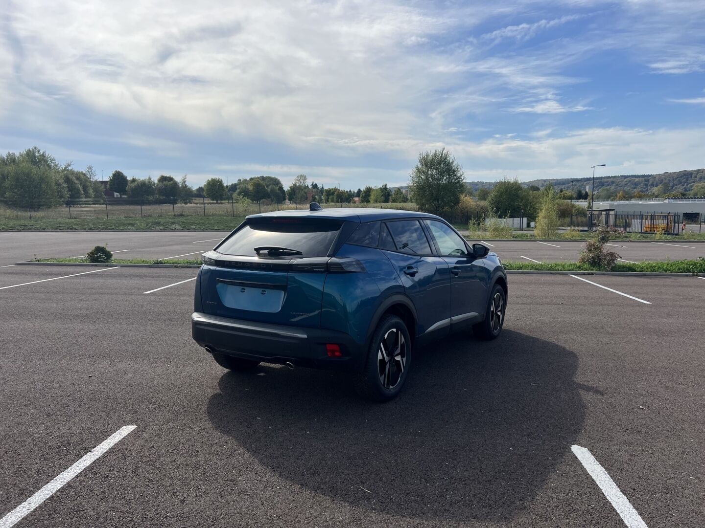 PEUGEOT 2008 1.2 HYBRID 145 E-DCS6 ALLURE — photo 3