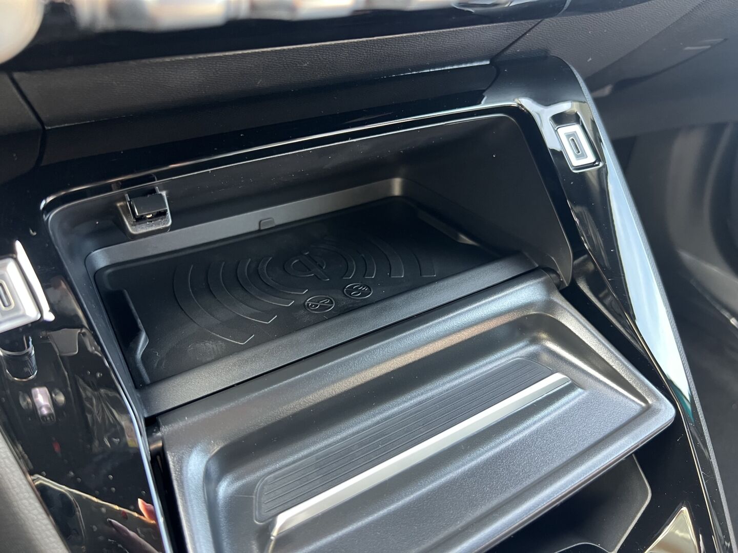 PEUGEOT 2008 1.2 HYBRID 145 E-DCS6 ALLURE — photo 6