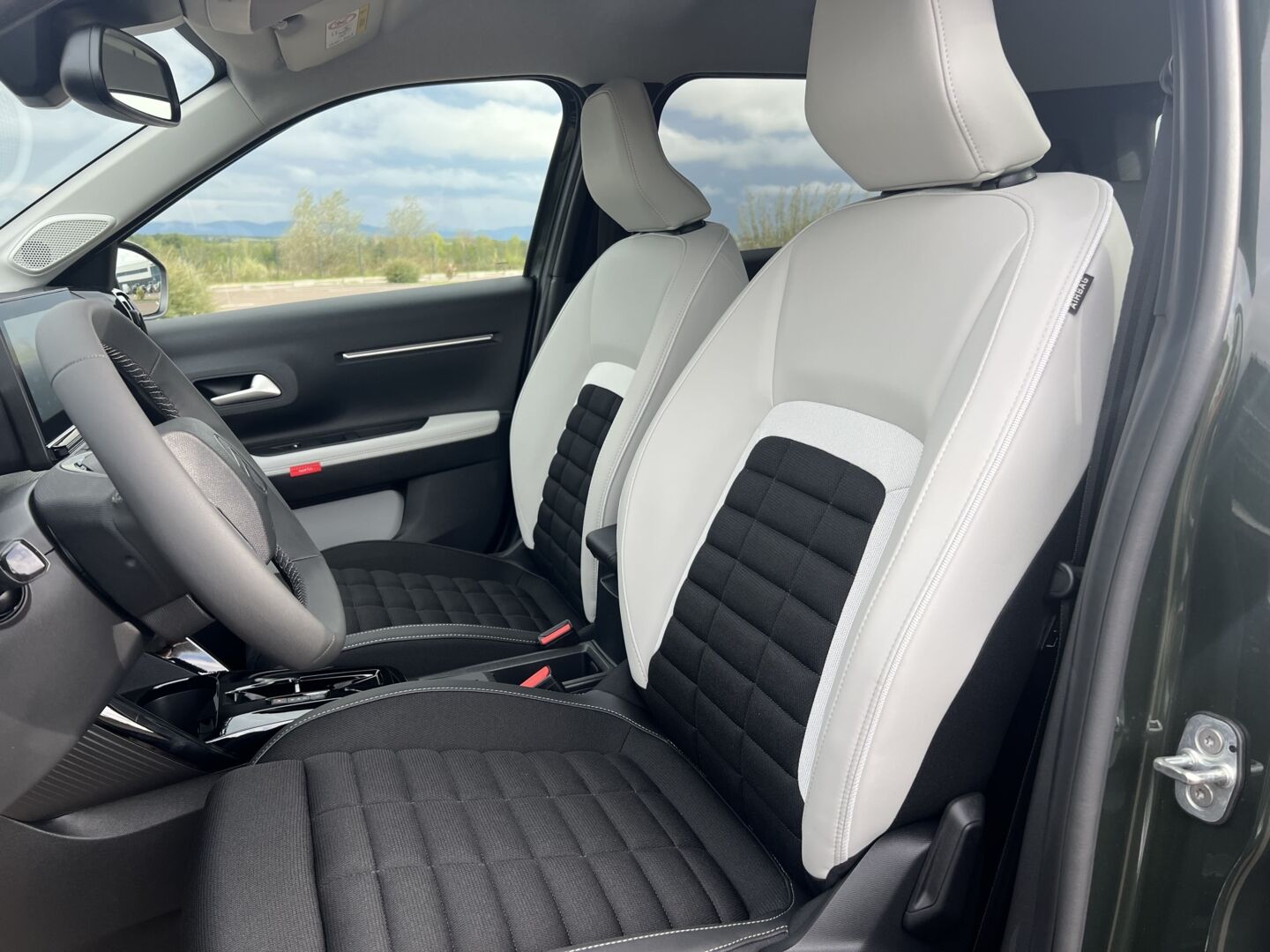 CITROEN C3 AIRCROSS HYBRID 145 E-DCS6 MAX — photo 4