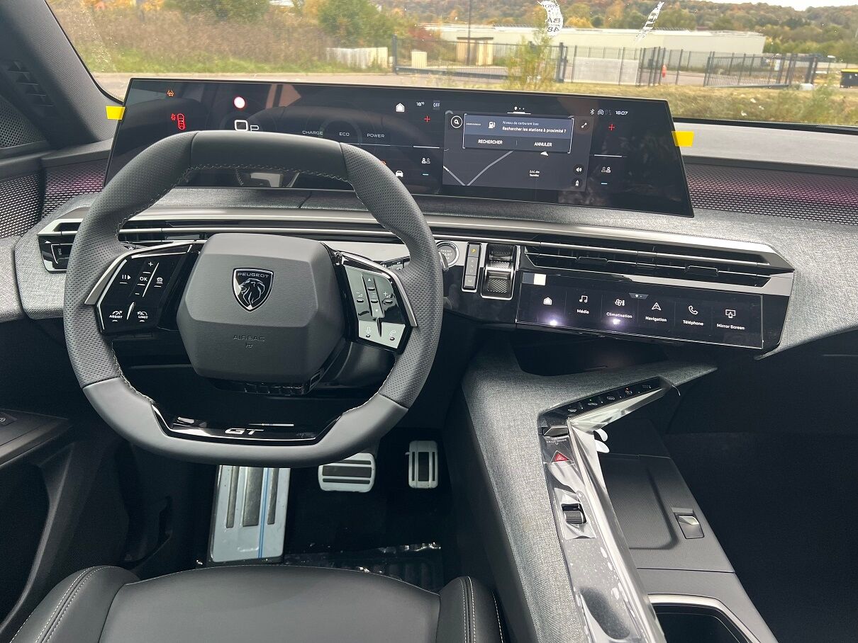 PEUGEOT 3008 HYBRID 145 E-DCS6 GT — photo 5