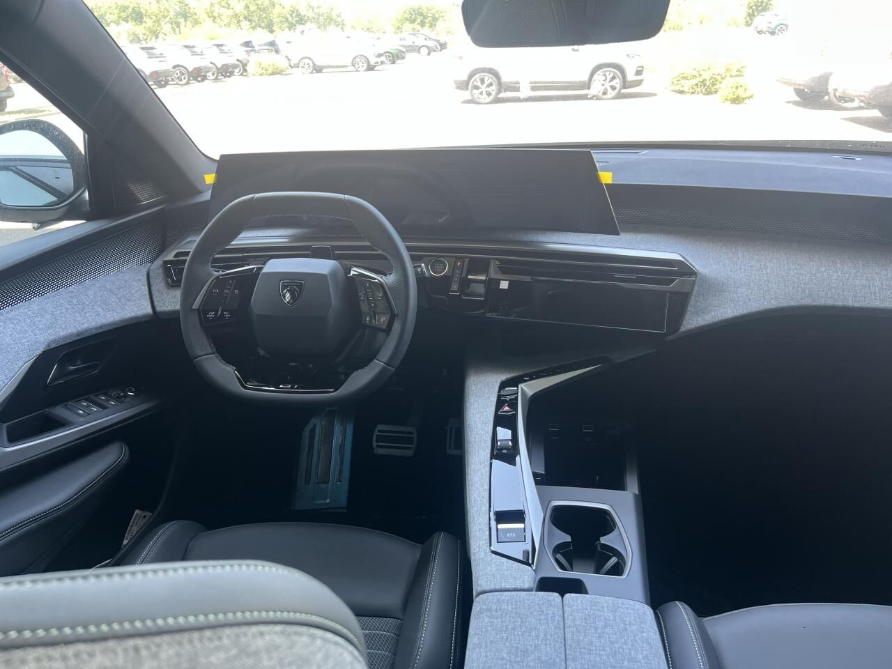 PEUGEOT 5008 GT HYBRID 145 E-DCS6 — photo 4
