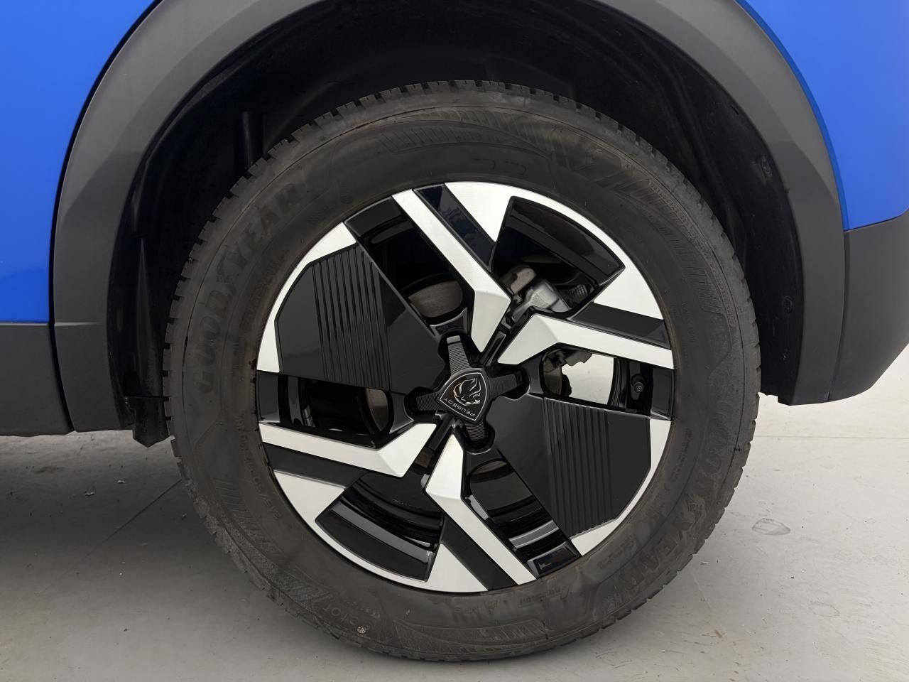 PEUGEOT 2008 ALLURE ESSENCE 130 EAT8 +GRIP CONTROL + CAMERA DE RECUL 180 — photo 11