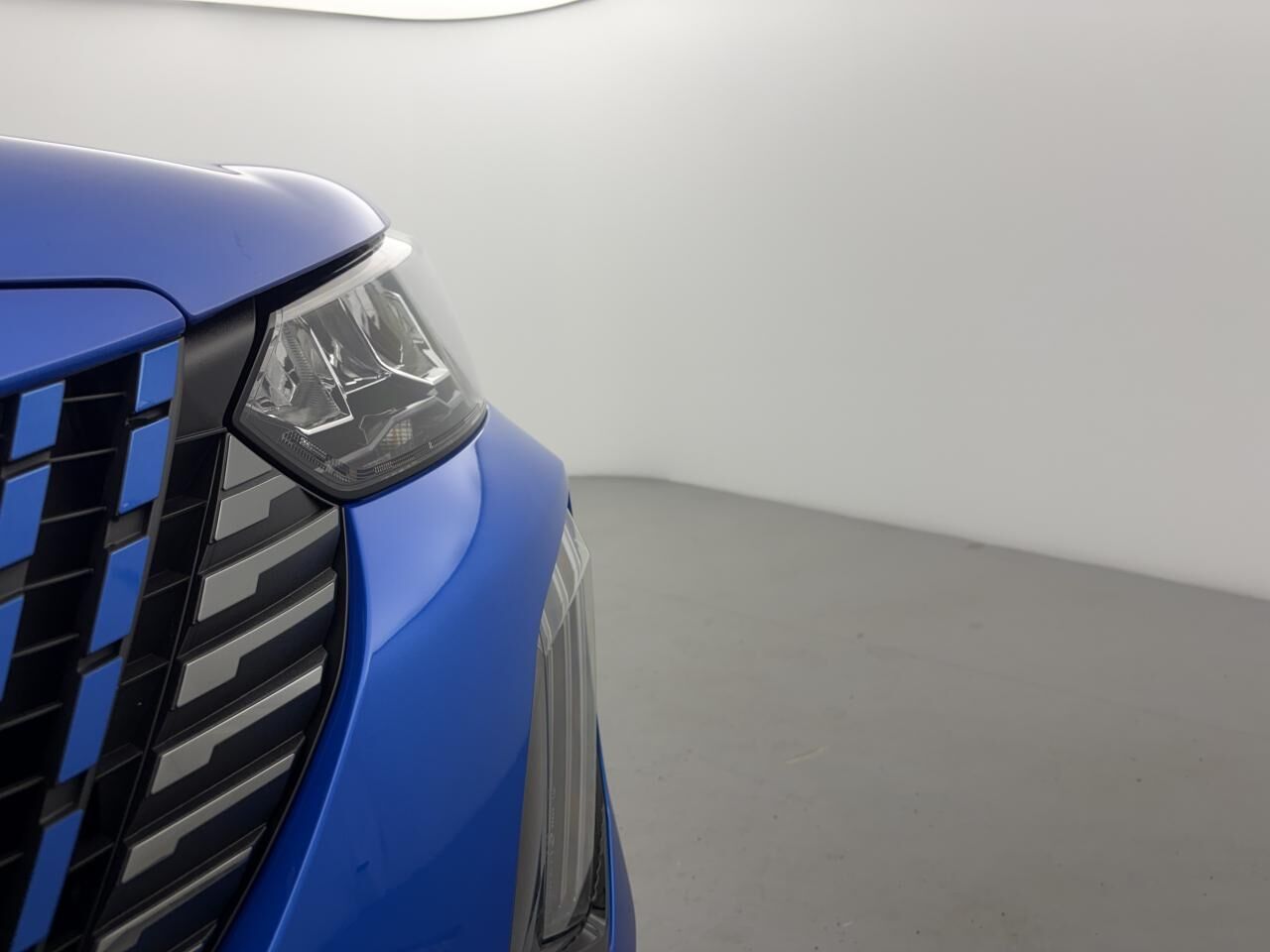 PEUGEOT 2008 ALLURE ESSENCE 130 EAT8 +GRIP CONTROL + CAMERA DE RECUL 180 — photo 13