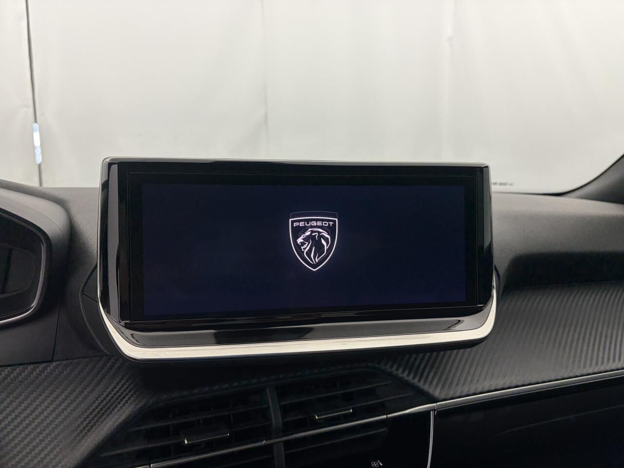 PEUGEOT 2008 ALLURE ESSENCE 130 EAT8 +GRIP CONTROL + CAMERA DE RECUL 180 — photo 22
