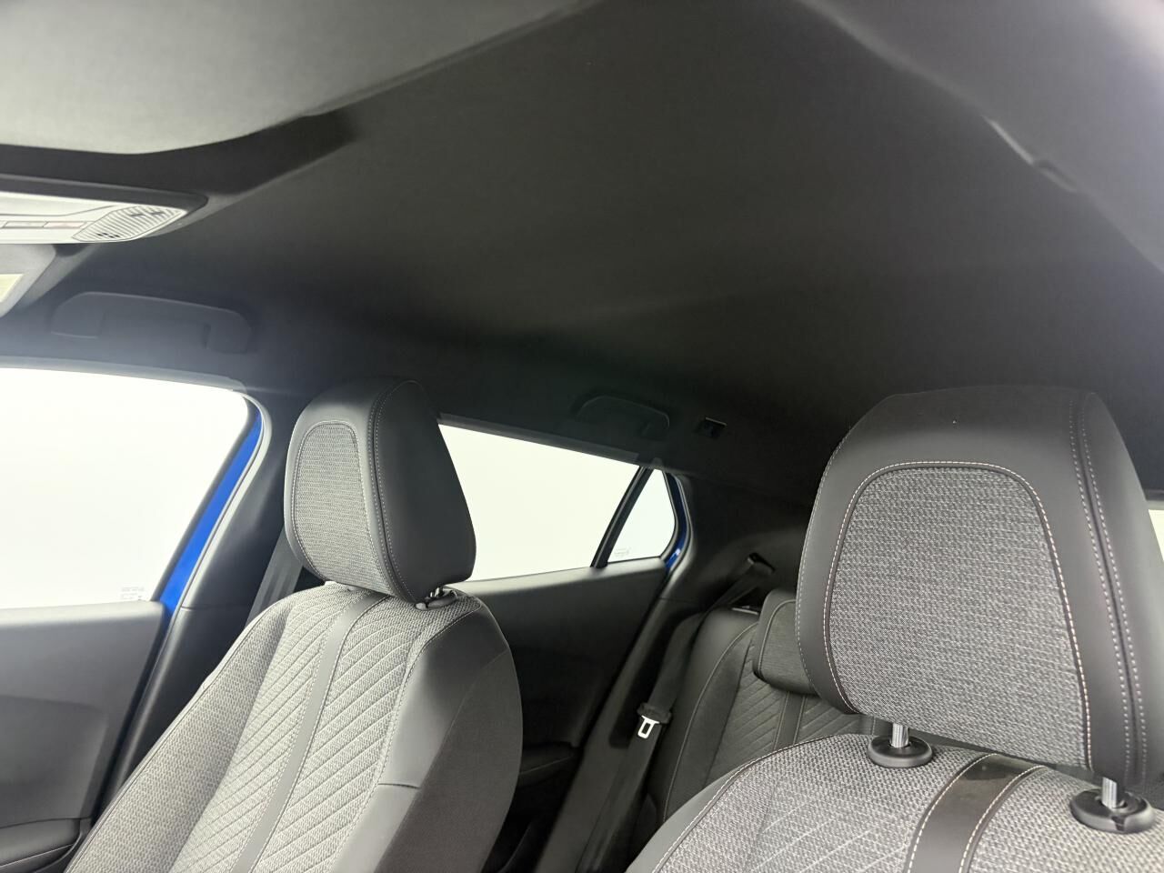 PEUGEOT 2008 ALLURE ESSENCE 130 EAT8 +GRIP CONTROL + CAMERA DE RECUL 180 — photo 17