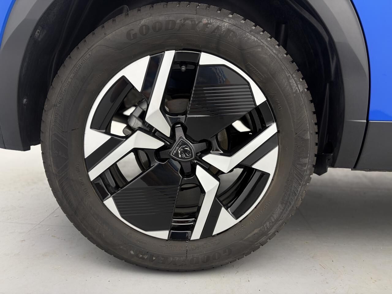 PEUGEOT 2008 ALLURE ESSENCE 130 EAT8 +GRIP CONTROL + CAMERA DE RECUL 180 — photo 10