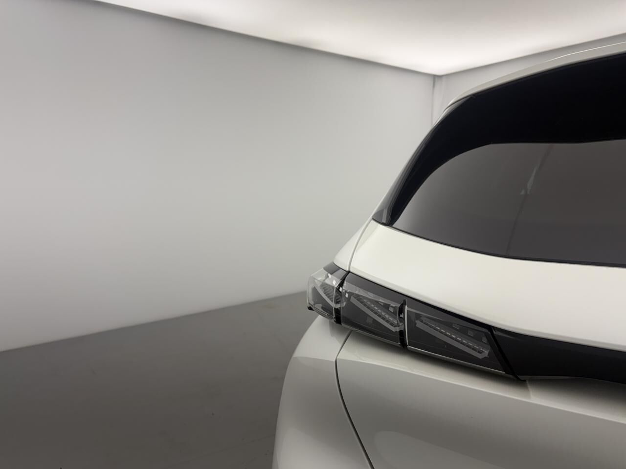 PEUGEOT 308 GT ESSENCE S&amp;S 130 EAT8 — photo 17