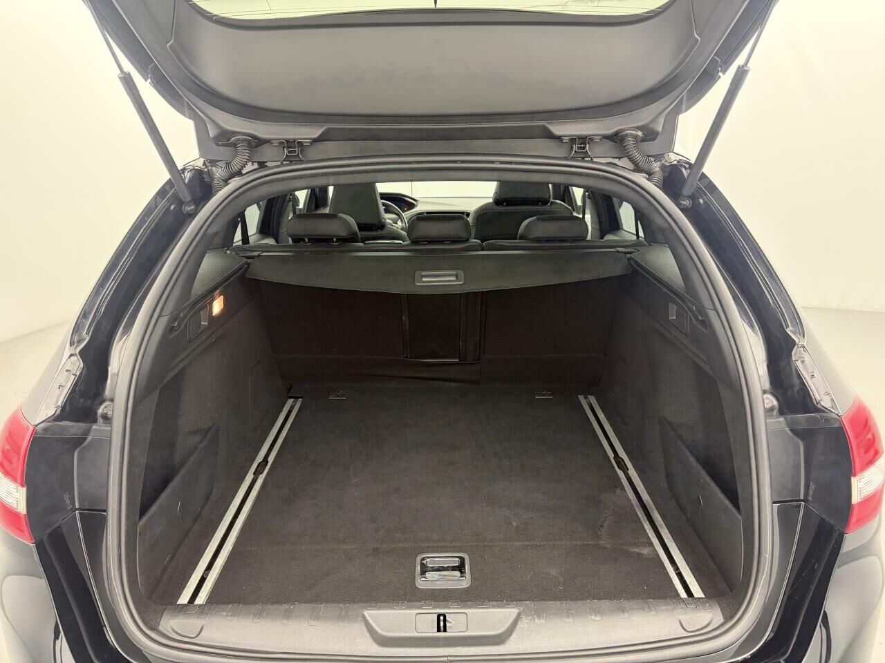 PEUGEOT 308 SW GT 1.5 BLUEHDI 130 + TOIT PANORAMIQUE — photo 27
