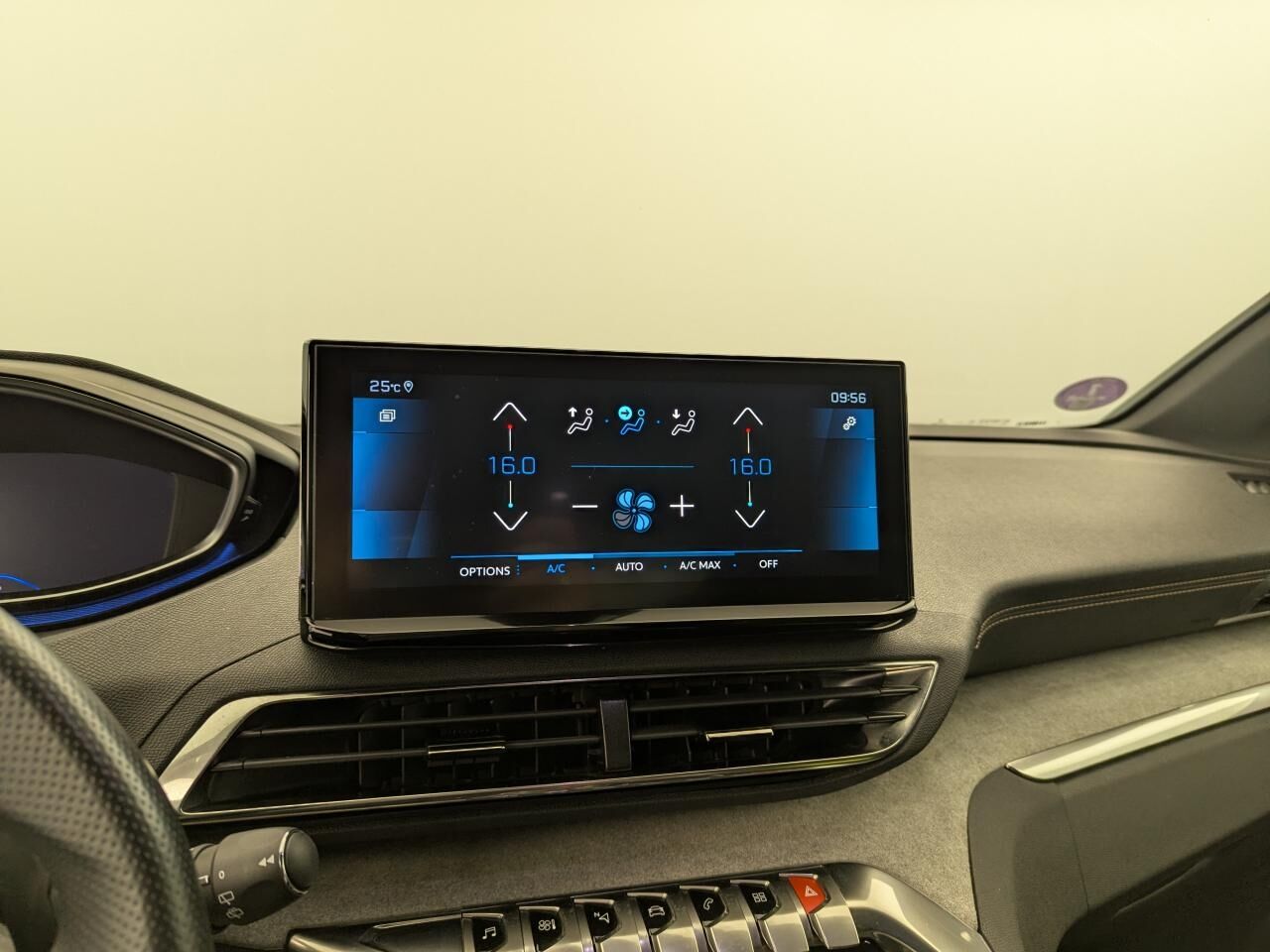PEUGEOT 3008 ESSENCE 12V S&amp;S - 130 - BV EAT8 GT — photo 23
