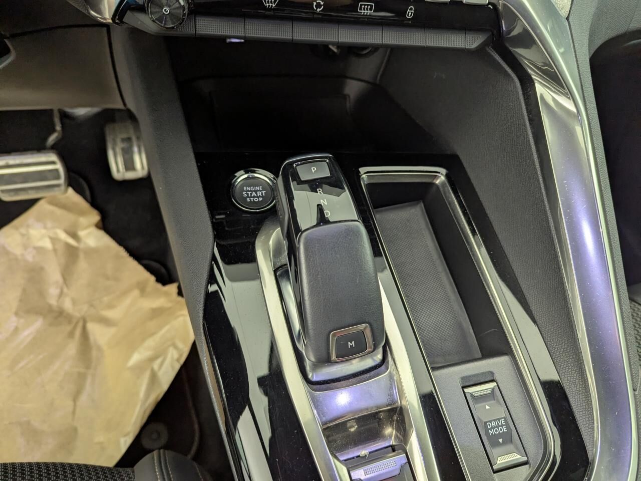 PEUGEOT 3008 ESSENCE 12V S&amp;S - 130 - BV EAT8 GT — photo 24