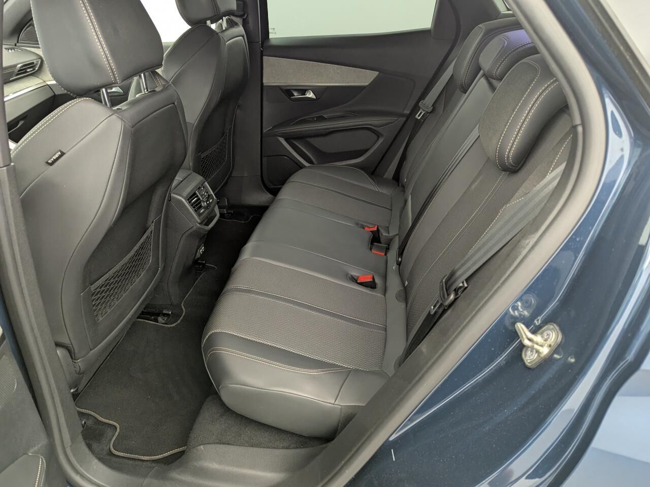 PEUGEOT 3008 ESSENCE 12V S&amp;S - 130 - BV EAT8 GT — photo 26