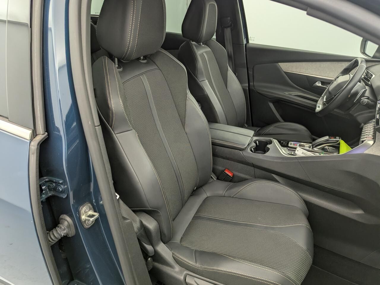 PEUGEOT 3008 ESSENCE 12V S&amp;S - 130 - BV EAT8 GT — photo 19