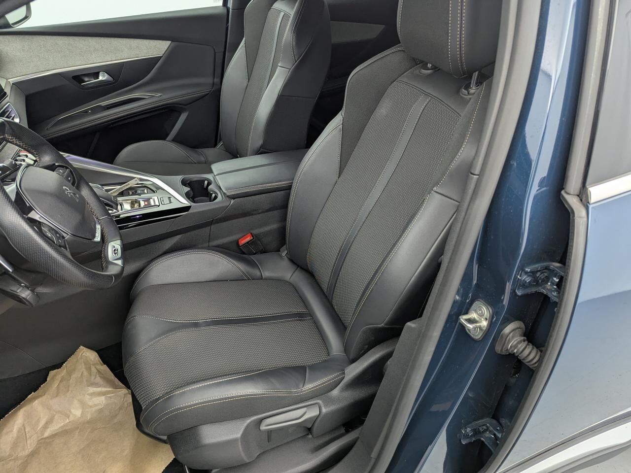 PEUGEOT 3008 ESSENCE 12V S&amp;S - 130 - BV EAT8 GT — photo 18