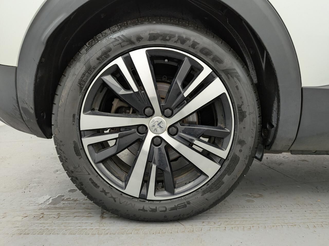 PEUGEOT 3008 GT HYBRID4 300 E-EAT8 — photo 10