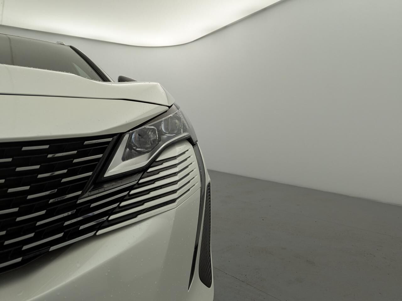 PEUGEOT 3008 GT HYBRID4 300 E-EAT8 — photo 14