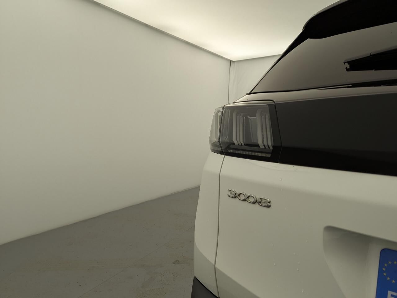 PEUGEOT 3008 GT HYBRID4 300 E-EAT8 — photo 15