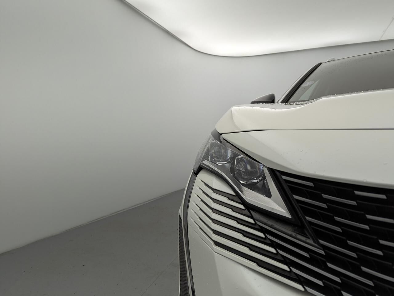 PEUGEOT 3008 GT HYBRID4 300 E-EAT8 — photo 16