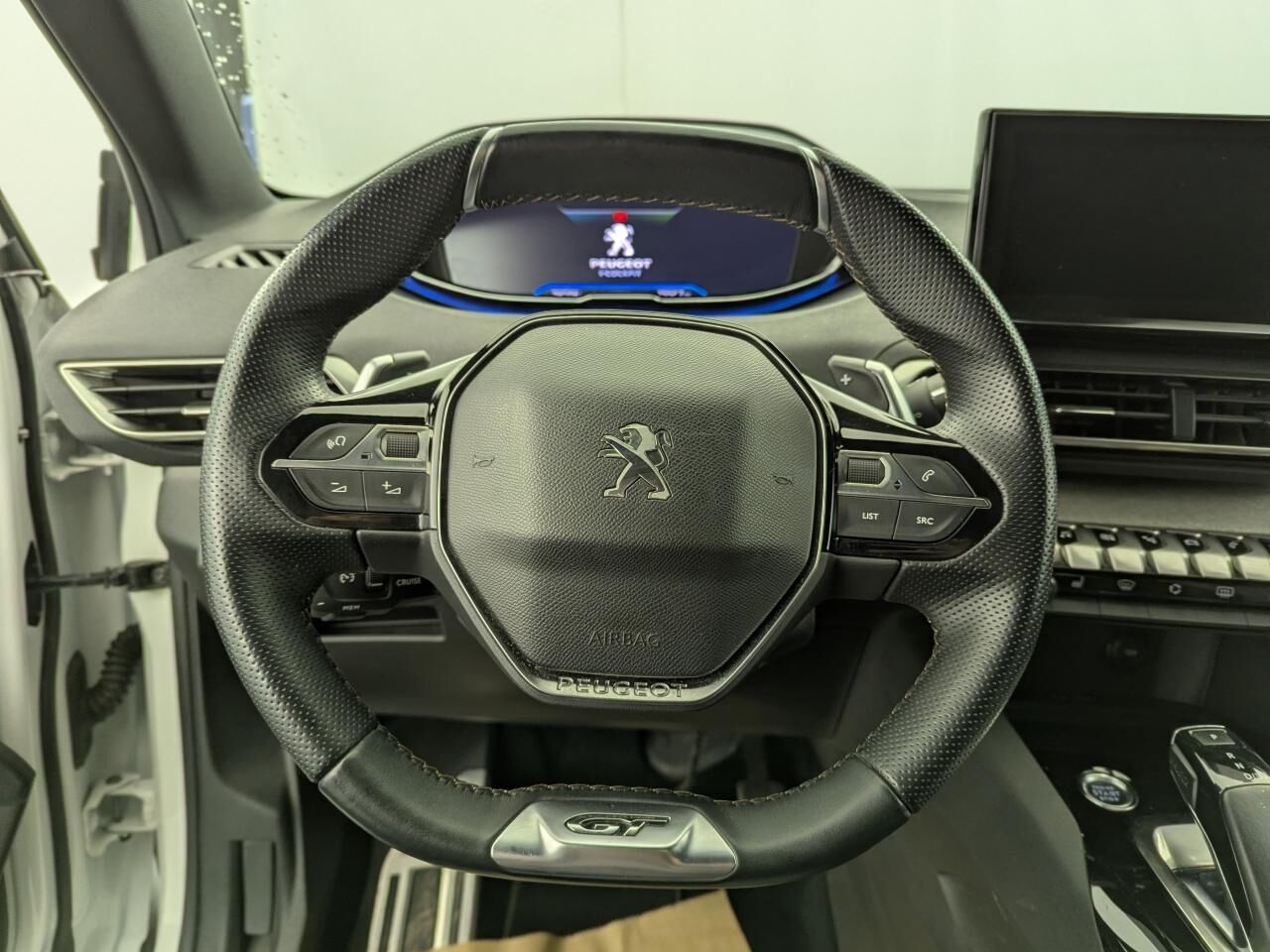 PEUGEOT 3008 GT HYBRID4 300 E-EAT8 — photo 26