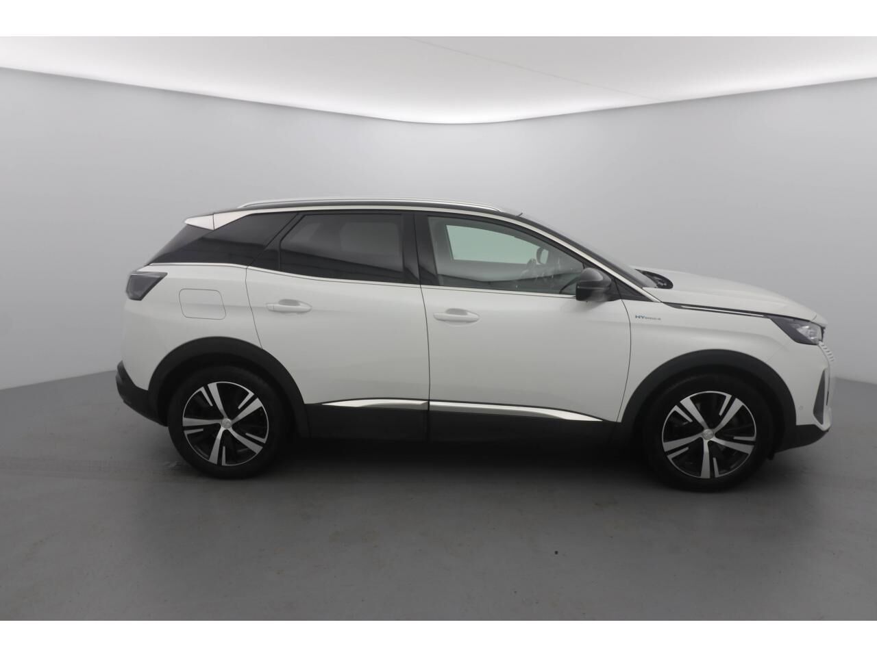 PEUGEOT 3008 GT HYBRID4 300 E-EAT8 — photo 4