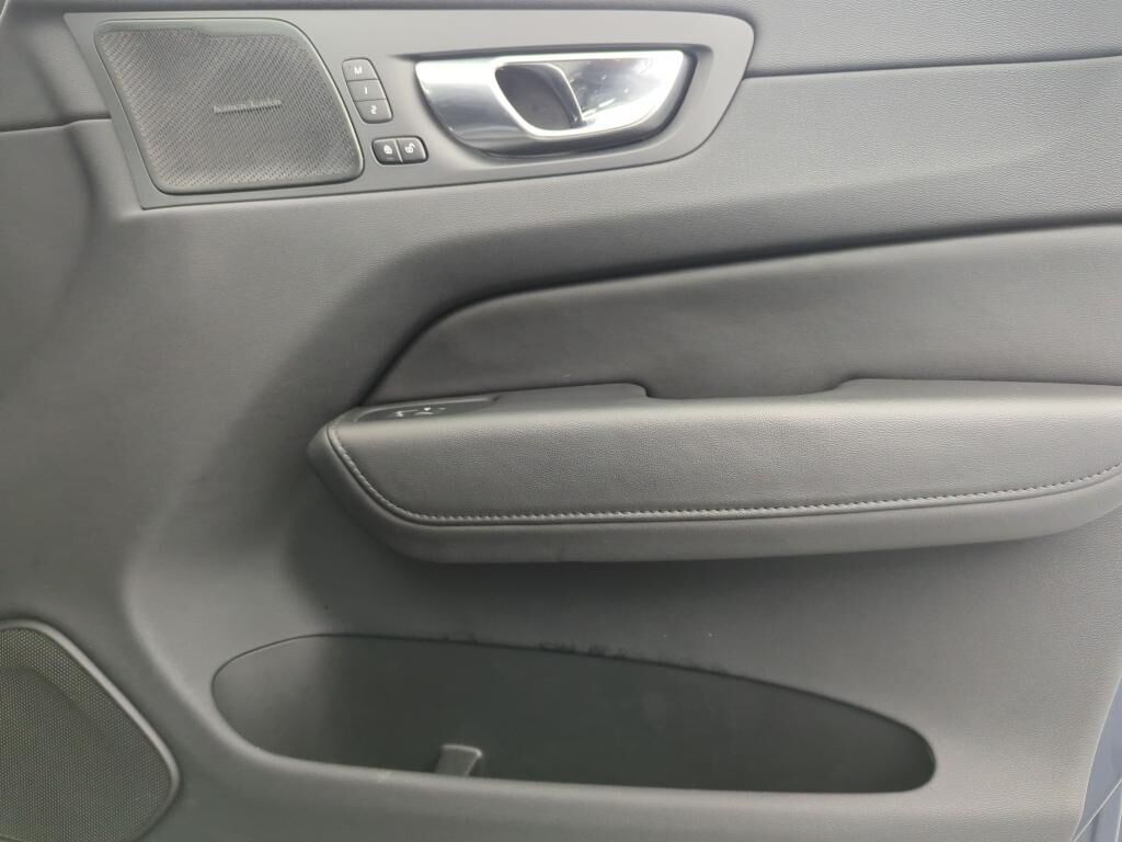 VOLVO XC60 B4 197 CH GEARTRONIC 8 ULTIMATE STYLE DARK — photo 23