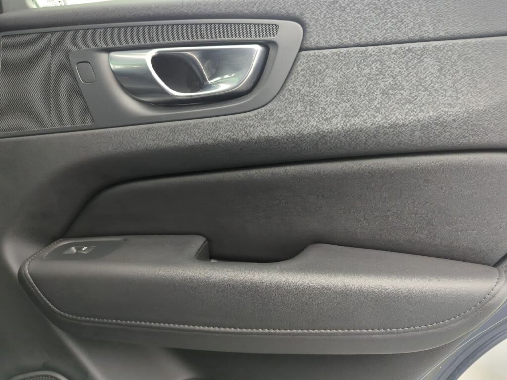 VOLVO XC60 B4 197 CH GEARTRONIC 8 ULTIMATE STYLE DARK — photo 25