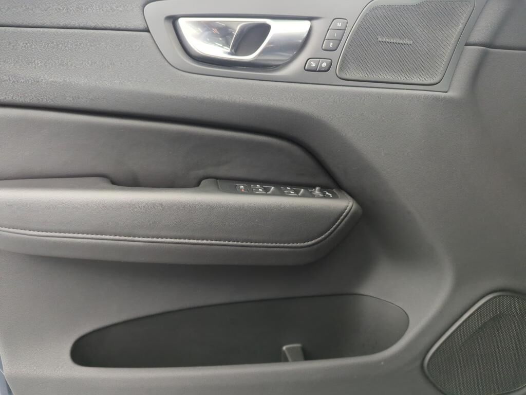 VOLVO XC60 B4 197 CH GEARTRONIC 8 ULTIMATE STYLE DARK — photo 26